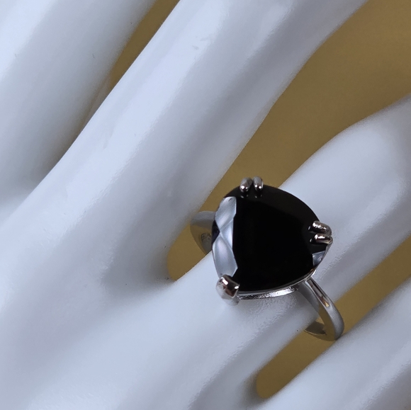 925 Sterling Silver Ring Sz 7.5 with Natural Heart Shape Black Spinel. - Picture 11 of 12